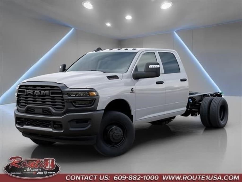 New 2026 Ram 3500 TRADESMAN CREW CAB CHASSIS 4X4 60' CA Pickup