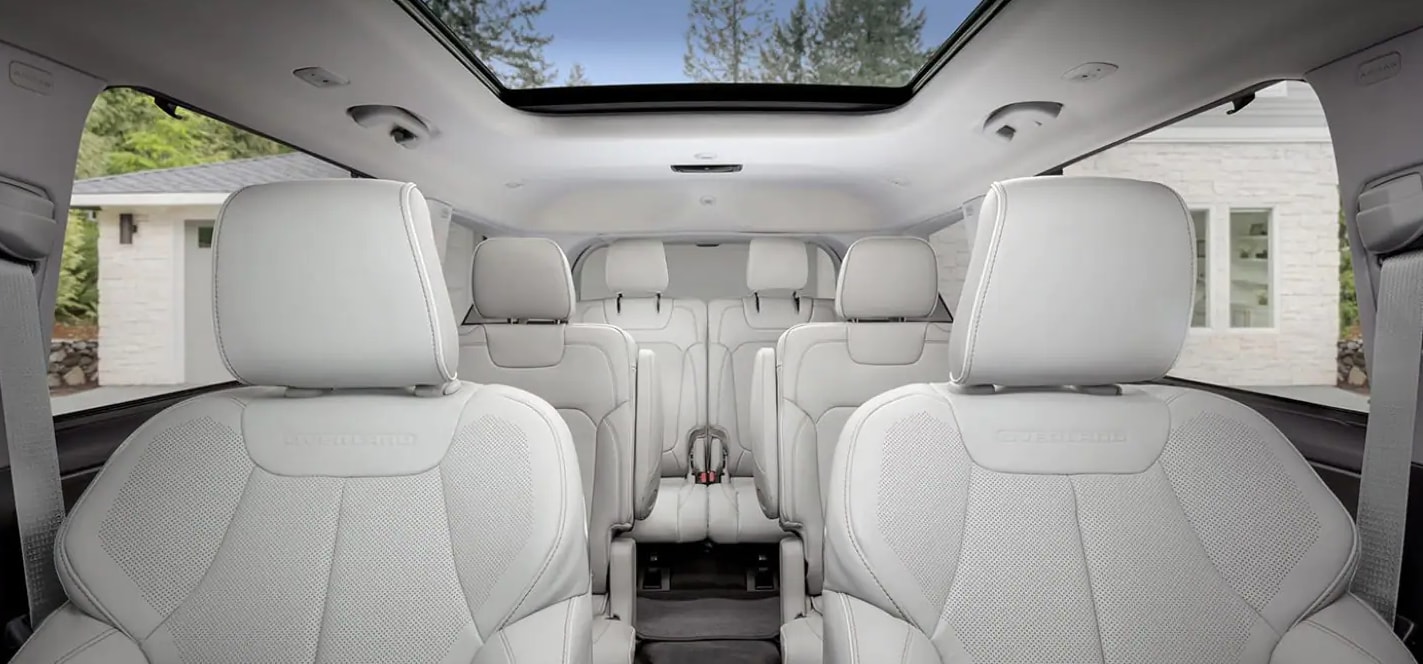 jeep-grand-cherokee-interior.png