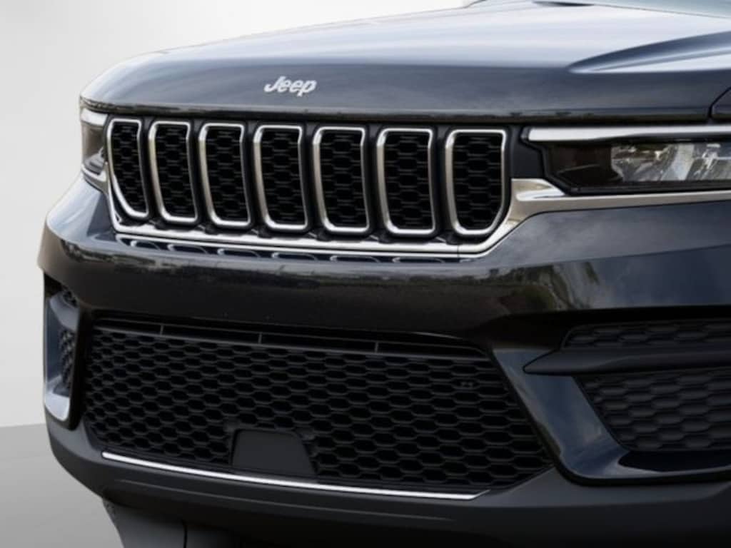 New 2026 Jeep Grand Cherokee LAREDO 4X4 Sport Utility