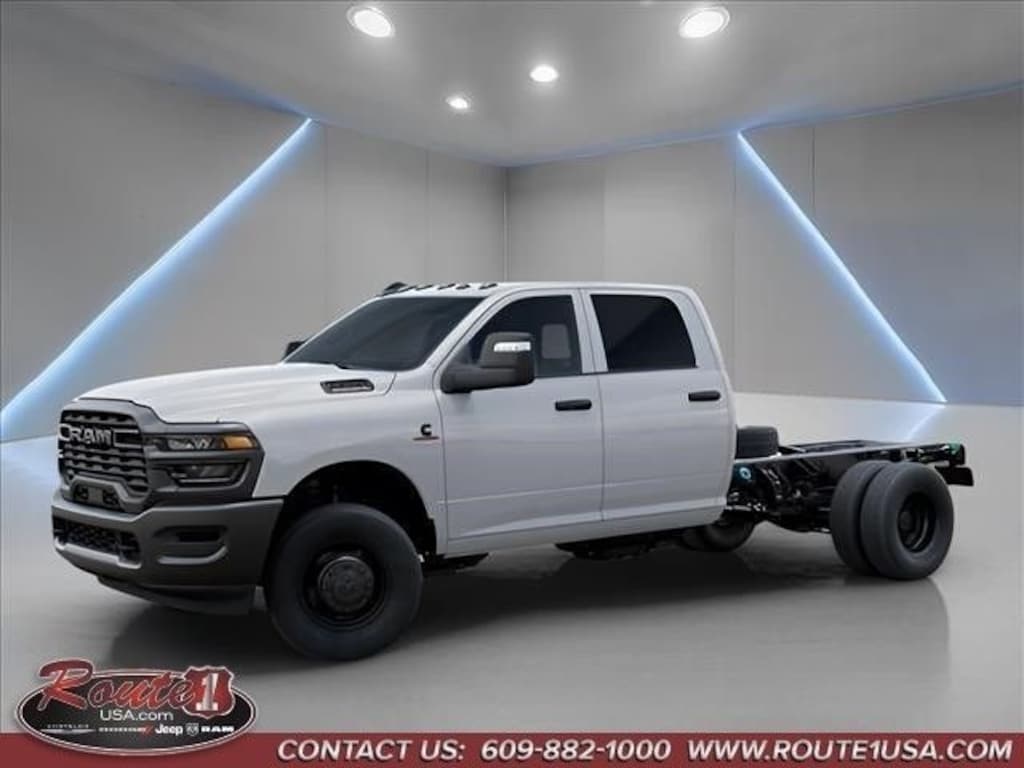 New 2026 Ram 3500 TRADESMAN CREW CAB CHASSIS 4X4 60' CA Pickup
