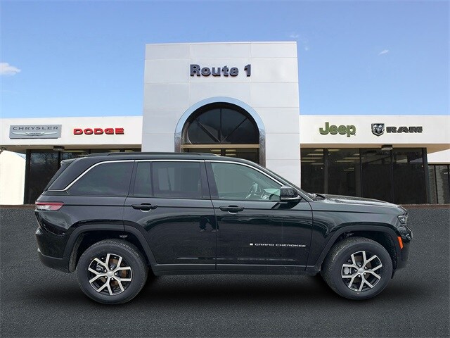 2025 Jeep Grand Cherokee Limited photo 3