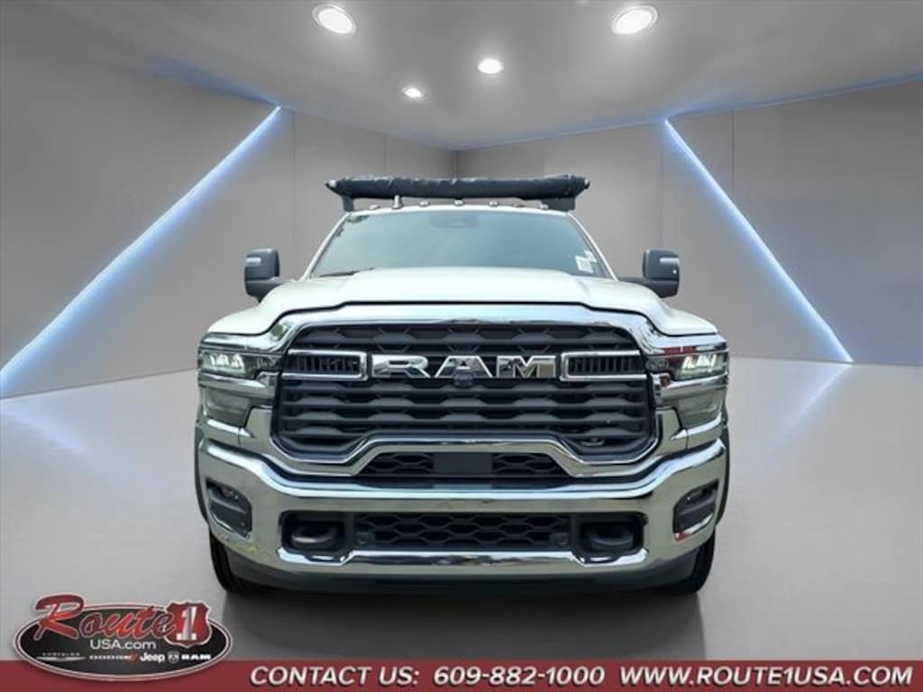 New 2026 Ram 5500 TRADESMAN CHASSIS CREW CAB 4X4 84' CA Switch-N-Go