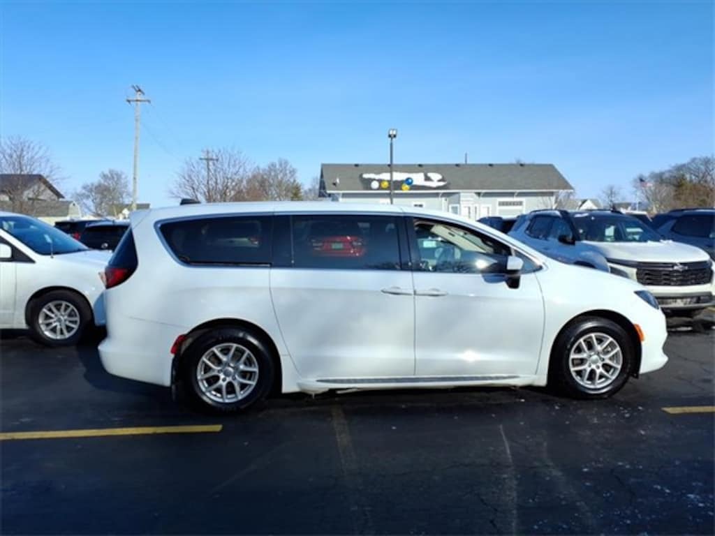 Used 2021 Chrysler Voyager LX