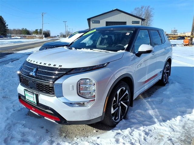 2023 Mitsubishi Outlander Plug-In Hybrid RALLIART's photo