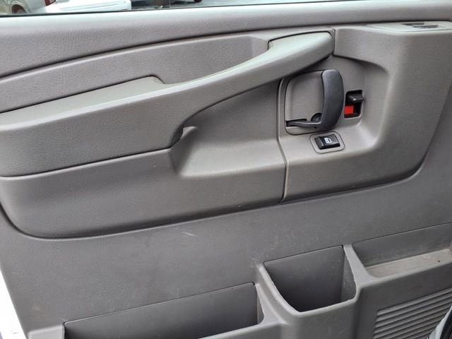 2015 Chevrolet Express Cargo Work Van - Photo 10