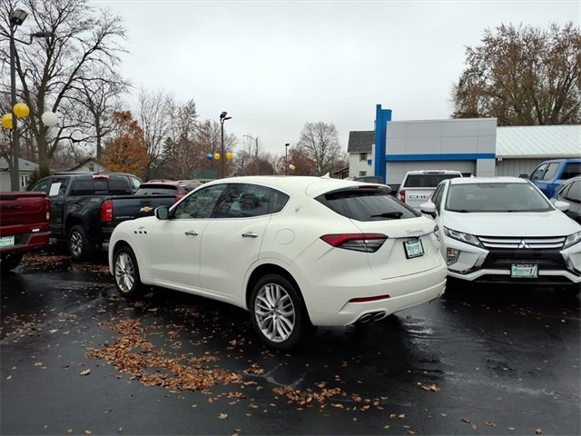 2022 Maserati Levante GT photo 3