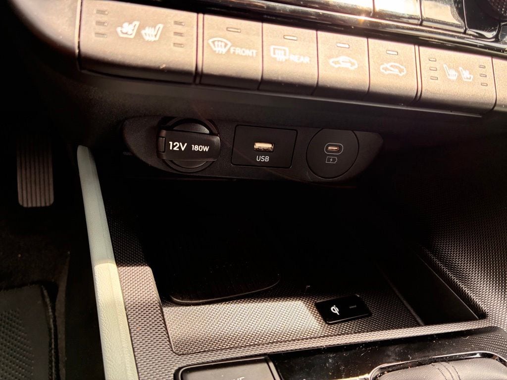 2025 Hyundai Elantra Limited - Photo 33