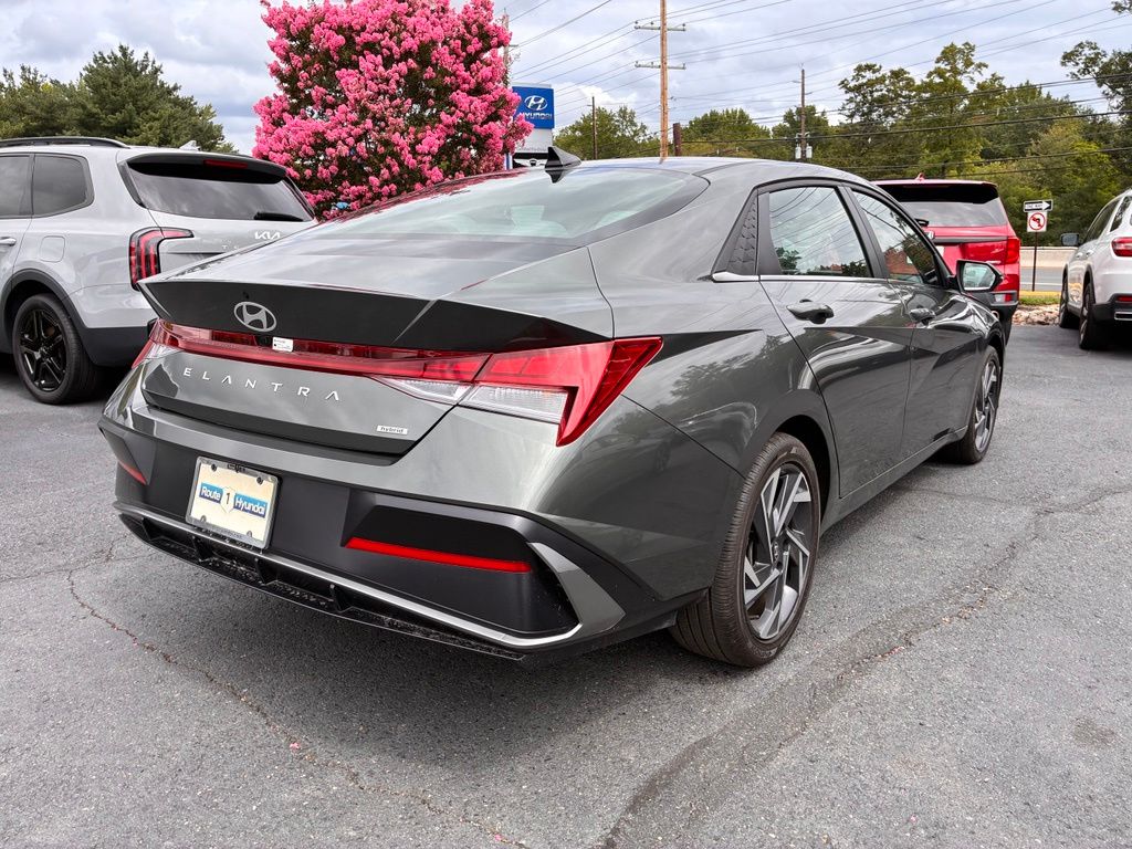 2025 Hyundai Elantra Limited - Photo 7
