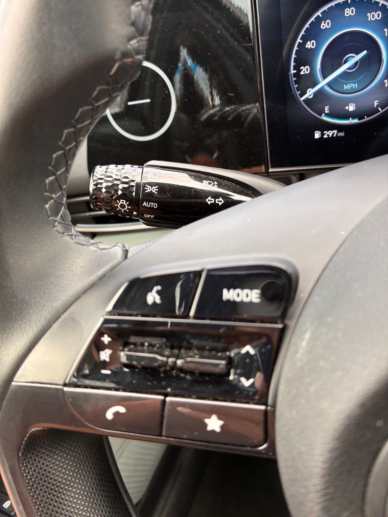 2025 Hyundai Elantra Limited - Photo 30
