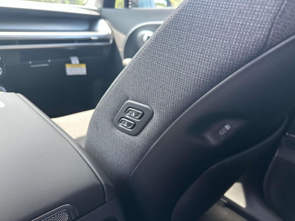 2026 Hyundai IONIQ 9 SE - Photo 14