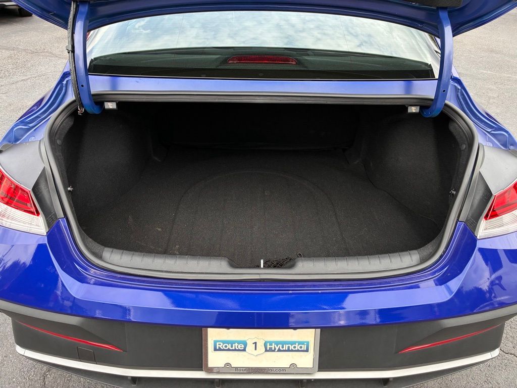 2025 Hyundai Elantra Blue - Photo 12
