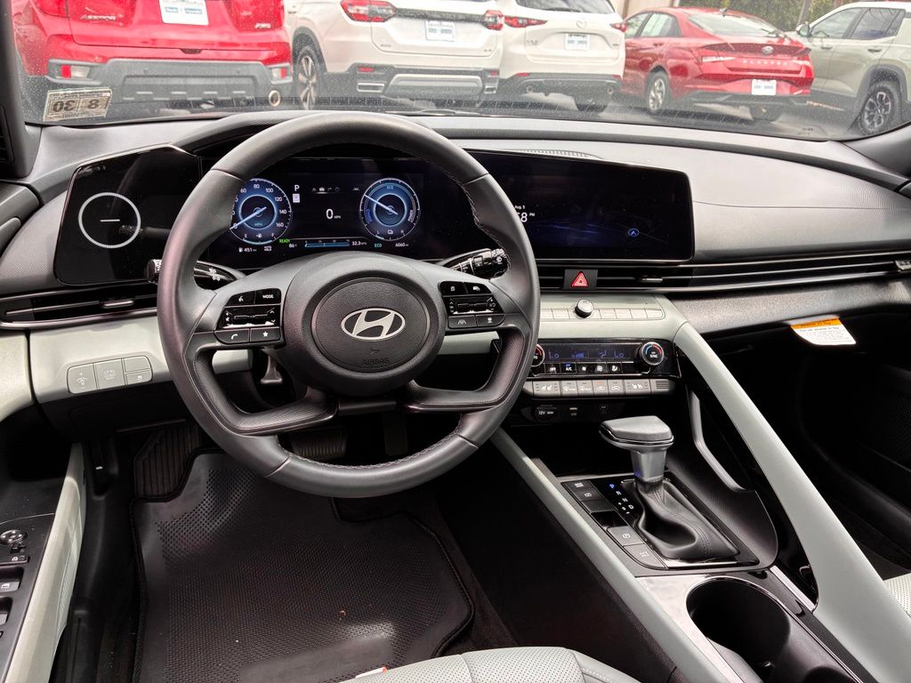 2025 Hyundai Elantra Limited - Photo 26