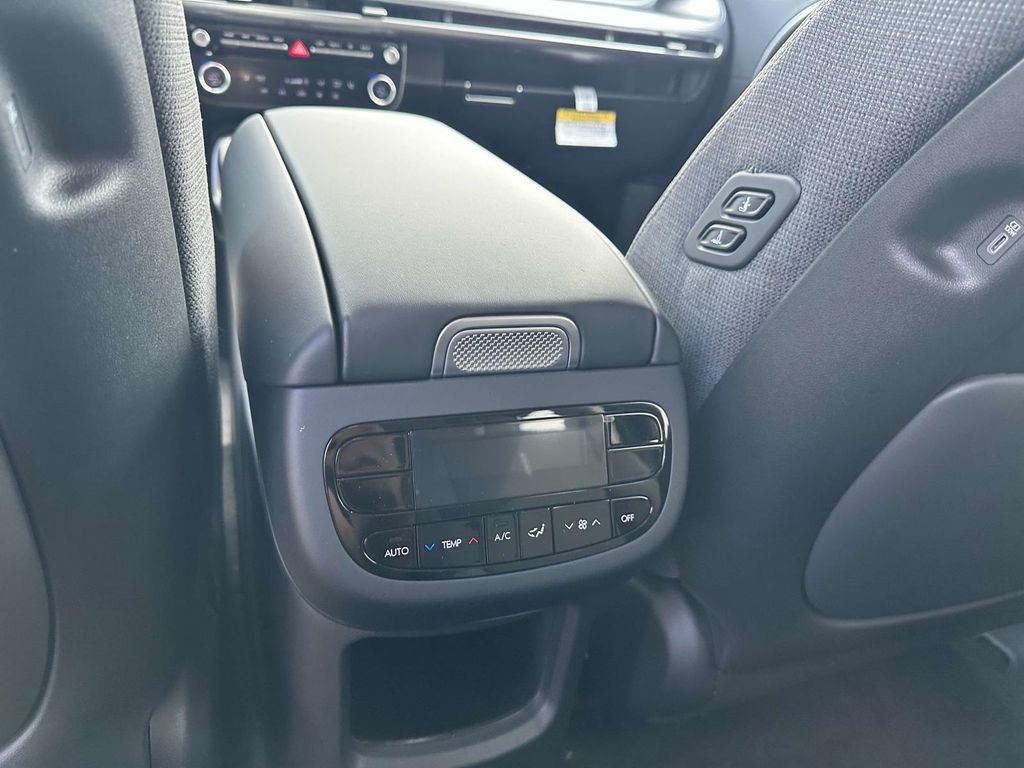 2026 Hyundai IONIQ 9 SE - Photo 13