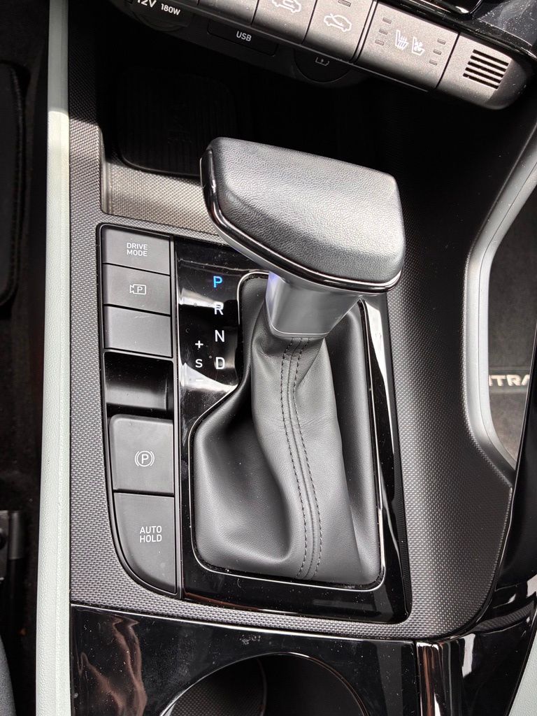 2025 Hyundai Elantra Limited - Photo 34