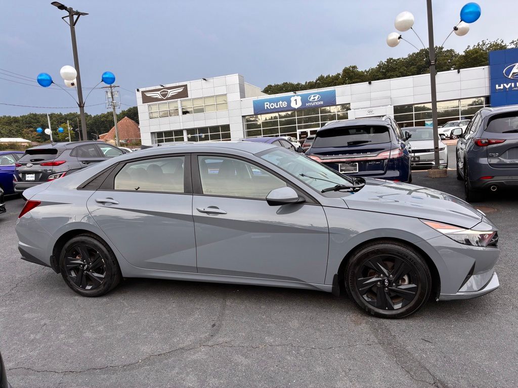 2022 Hyundai Elantra SEL - Photo 8