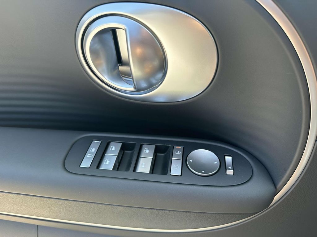2026 Hyundai IONIQ 9 SE - Photo 17