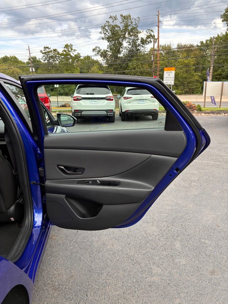 2025 Hyundai Elantra Blue - Photo 21