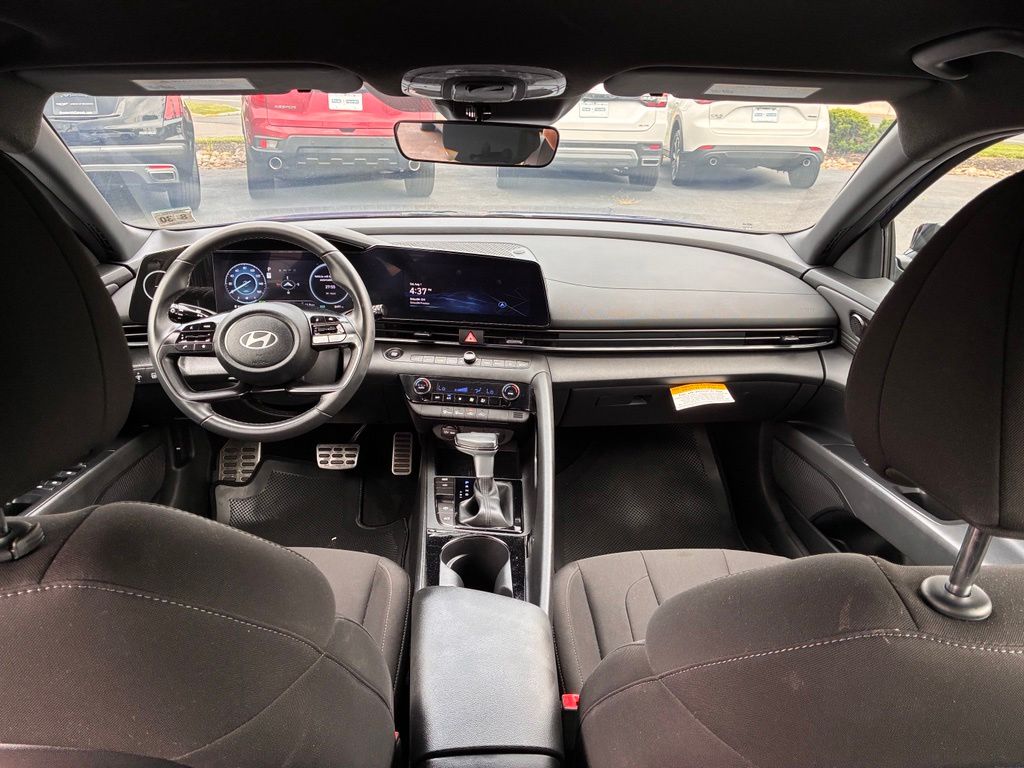 2025 Hyundai Elantra Blue - Photo 14