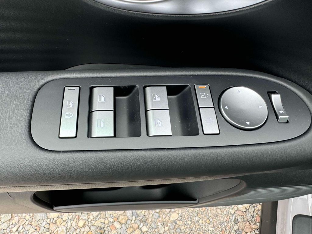2026 Hyundai IONIQ 9 SE - Photo 16