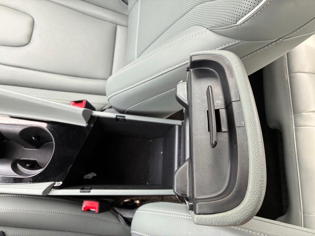 2025 Hyundai Elantra Limited - Photo 39