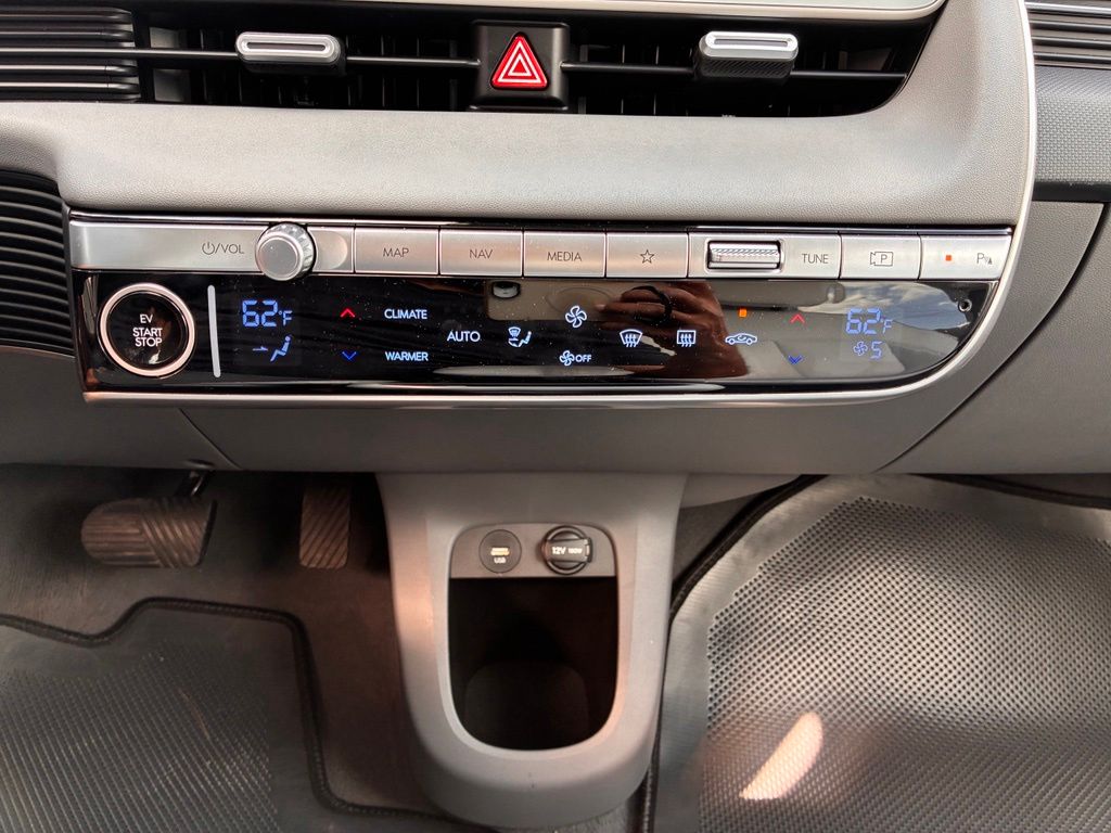 2024 Hyundai IONIQ 5 Limited - Photo 38