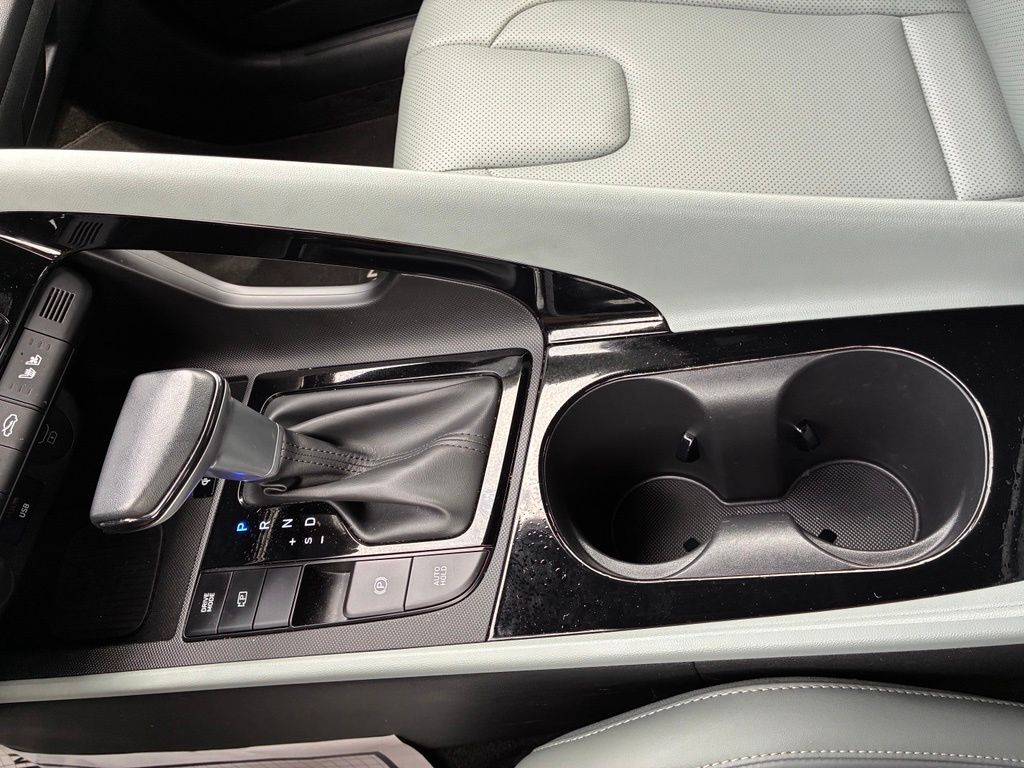 2025 Hyundai Elantra Limited - Photo 37