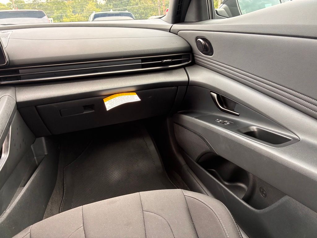 2025 Hyundai Elantra Blue - Photo 38