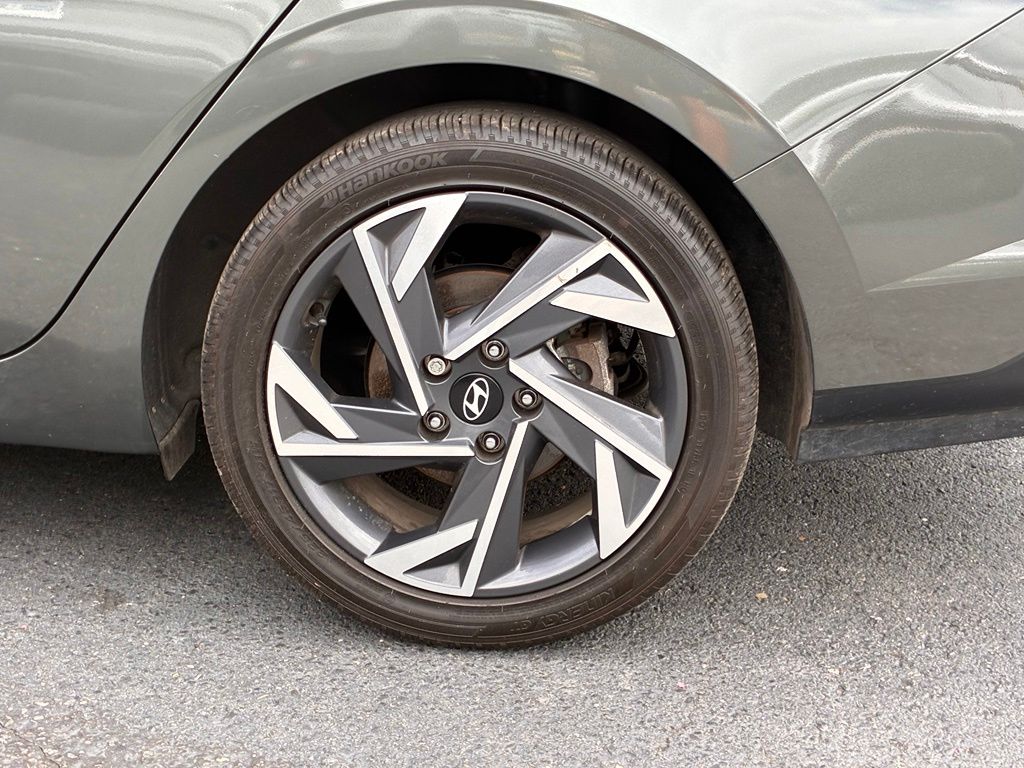 2025 Hyundai Elantra Limited - Photo 45