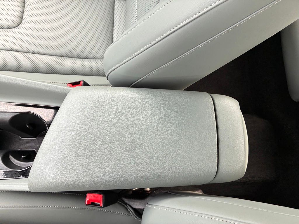 2025 Hyundai Elantra Limited - Photo 38