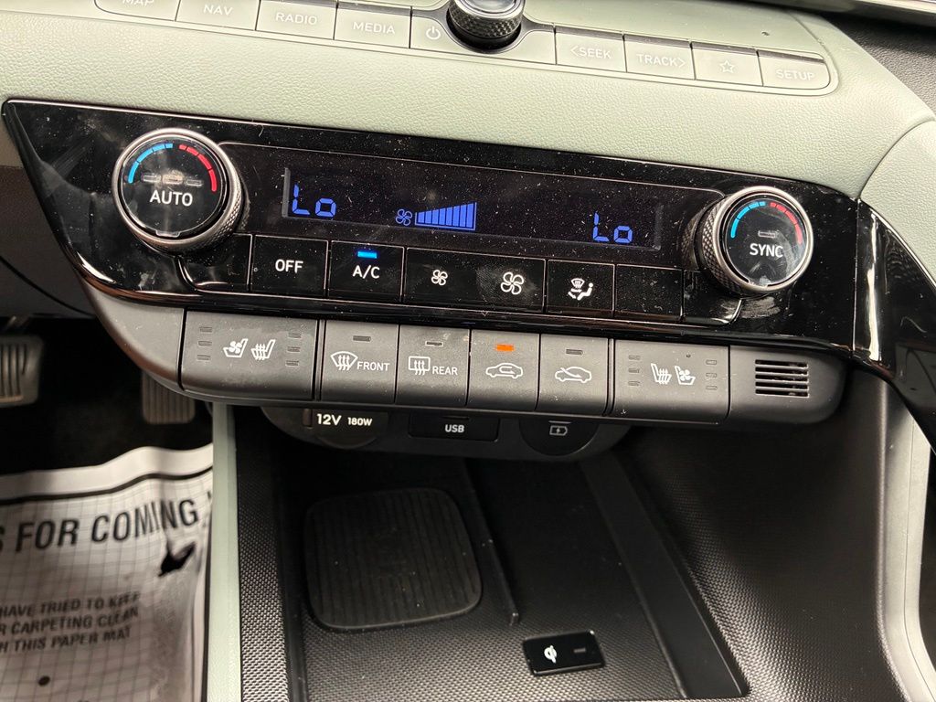 2025 Hyundai Elantra Limited - Photo 34