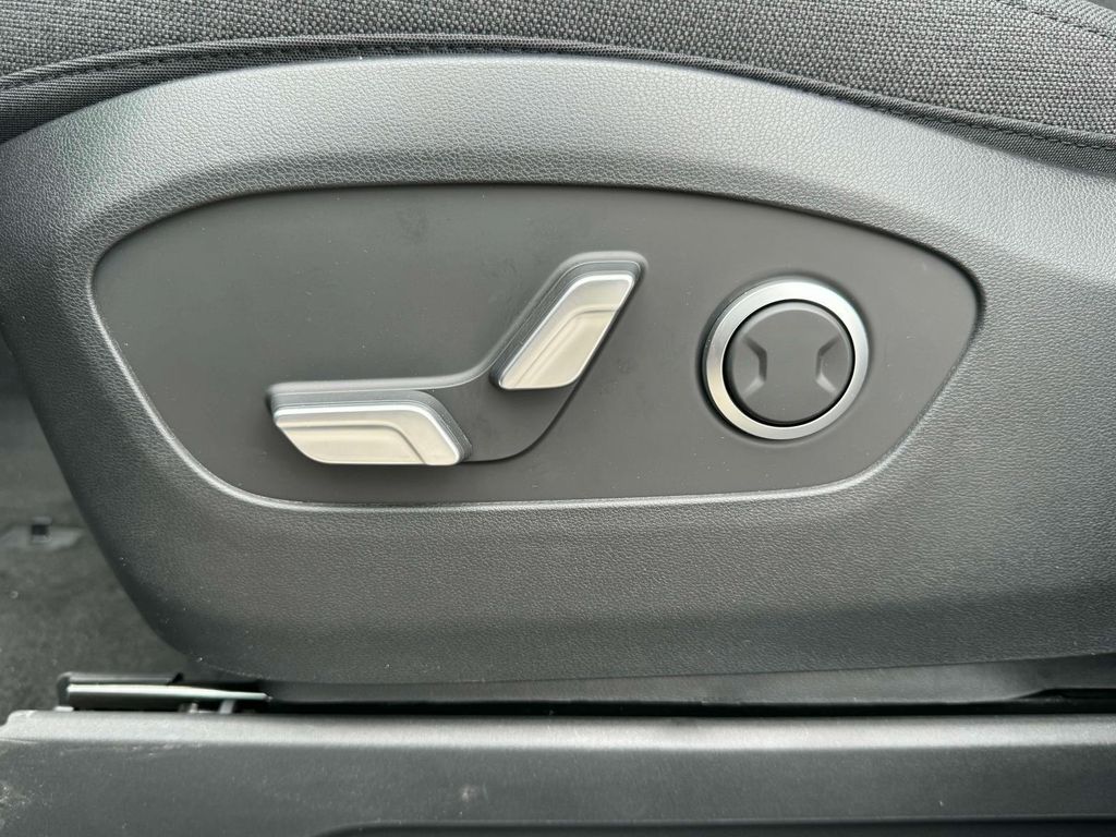 2026 Hyundai IONIQ 9 SE - Photo 17