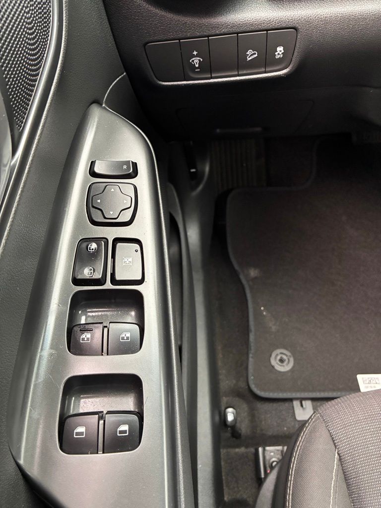 2022 Hyundai Kona SEL - Photo 24