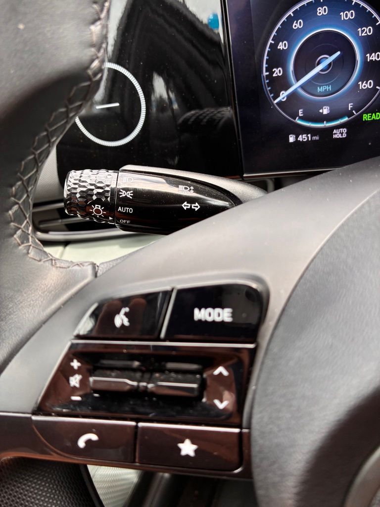 2025 Hyundai Elantra Limited - Photo 28