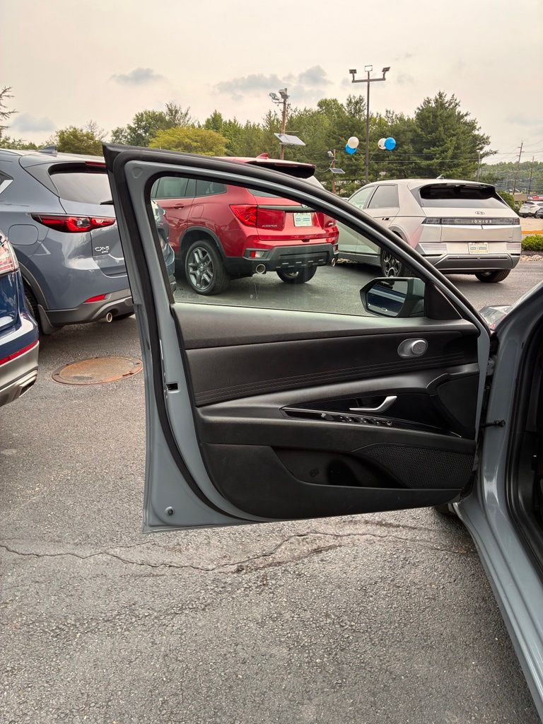 2022 Hyundai Elantra SEL - Photo 23