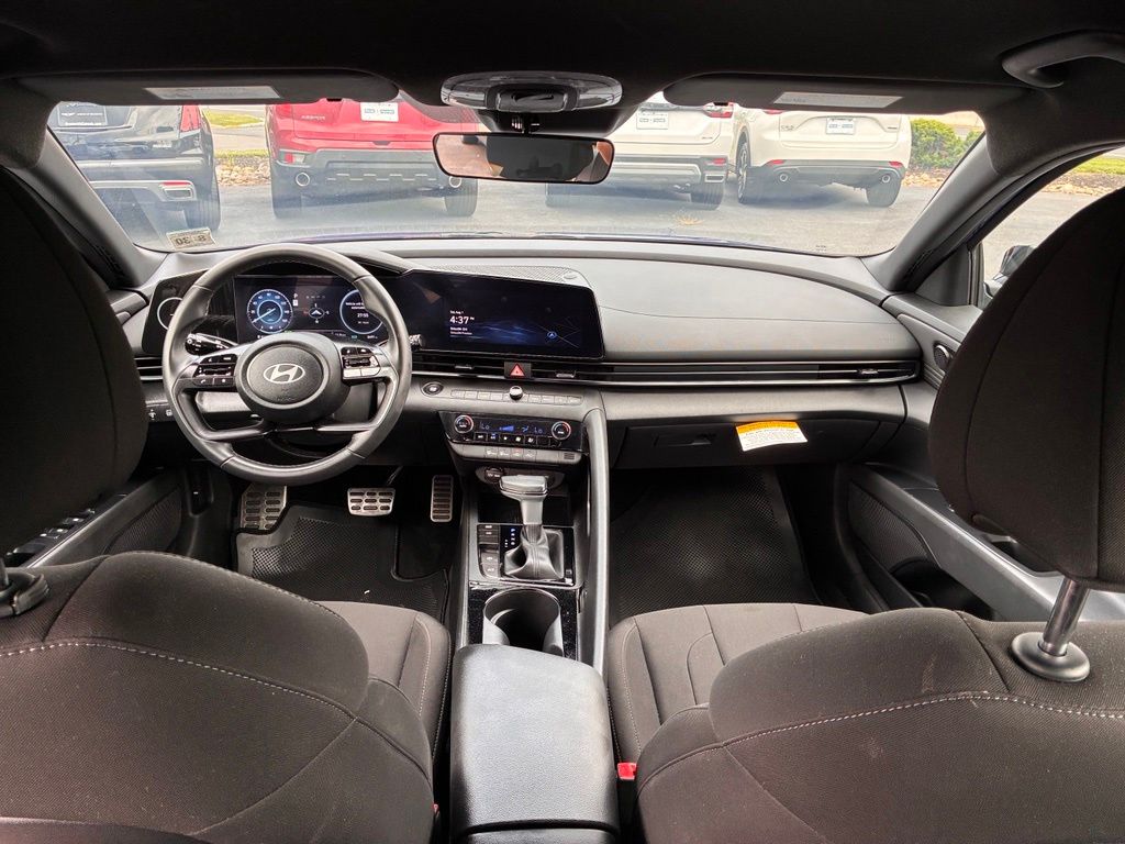 2025 Hyundai Elantra Blue - Photo 13