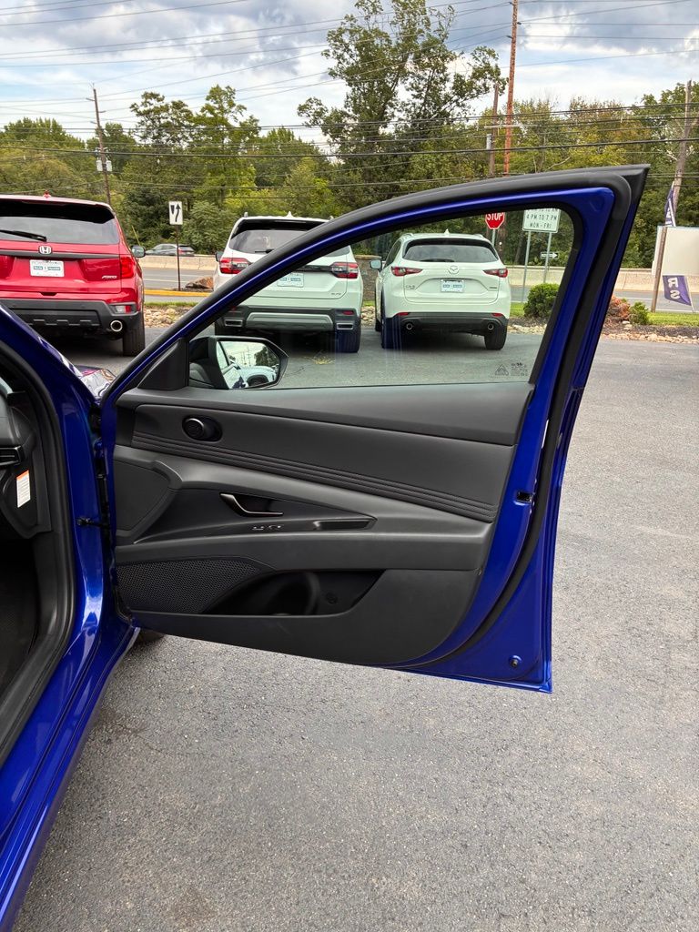 2025 Hyundai Elantra Blue - Photo 19