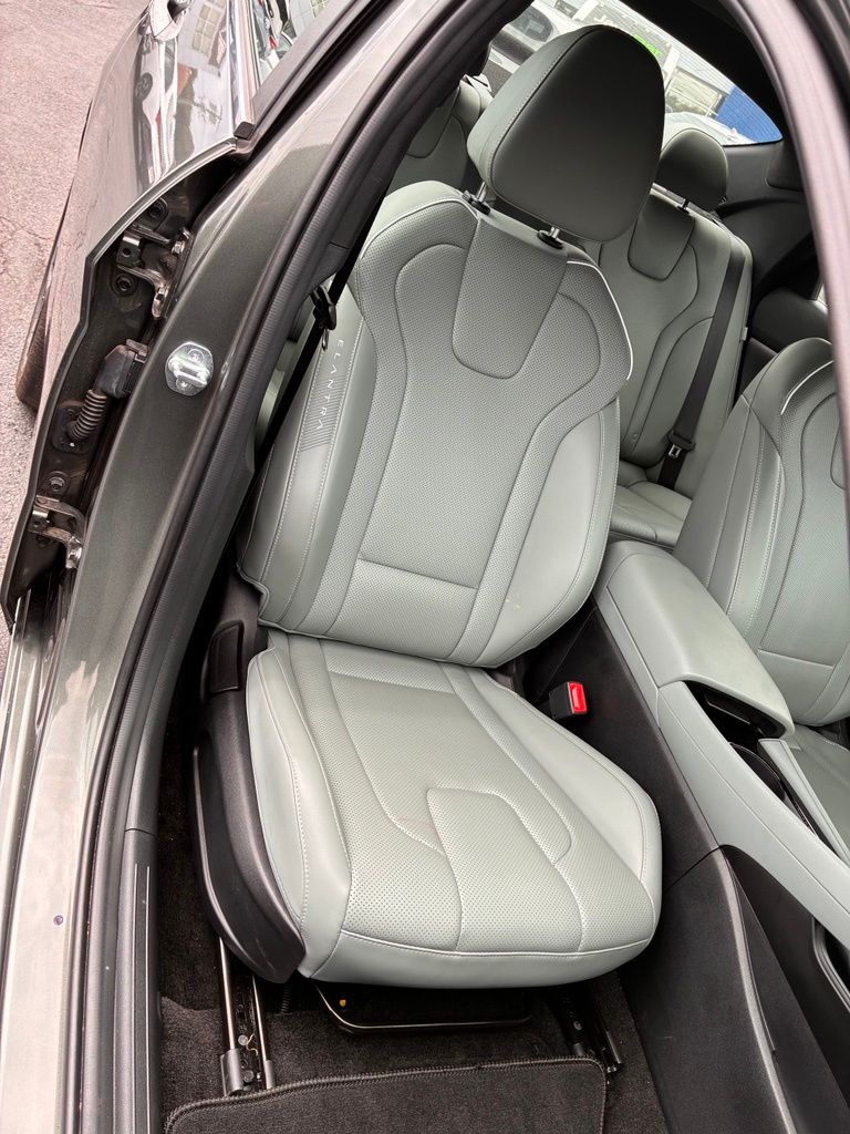2025 Hyundai Elantra Limited - Photo 16
