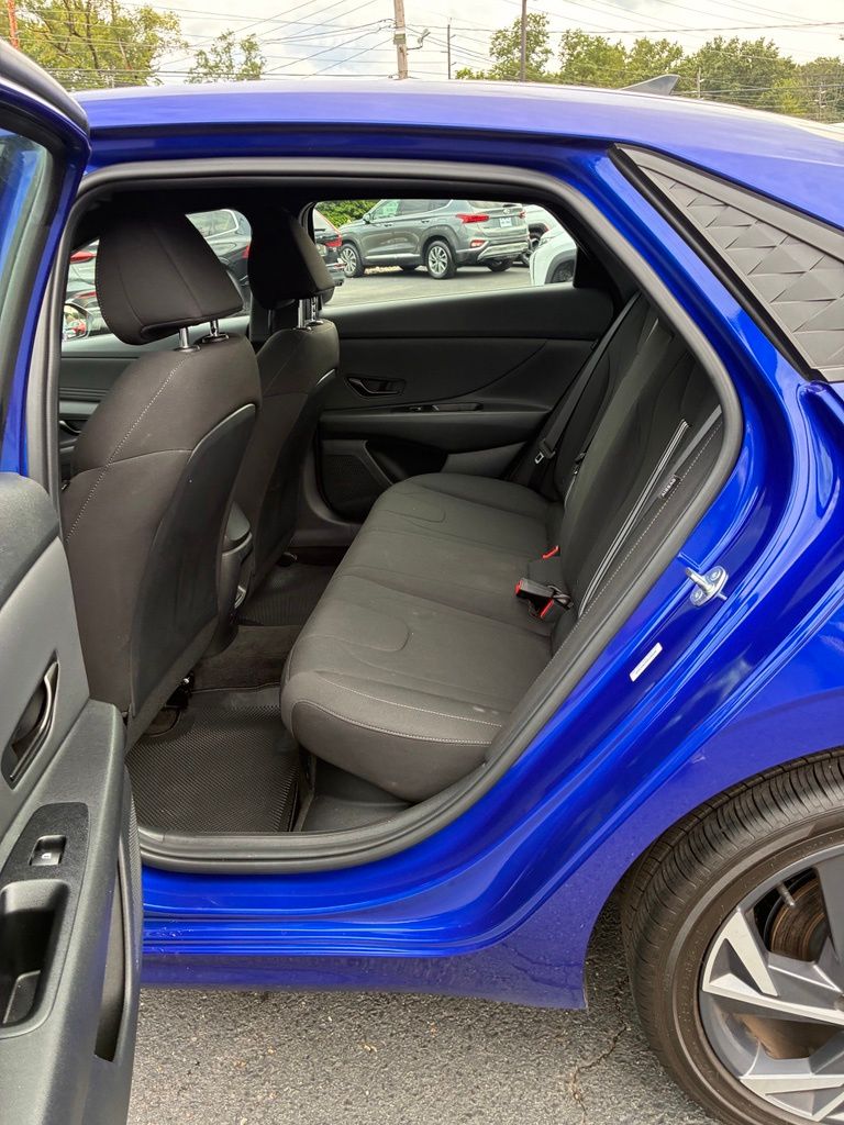 2025 Hyundai Elantra Blue - Photo 22