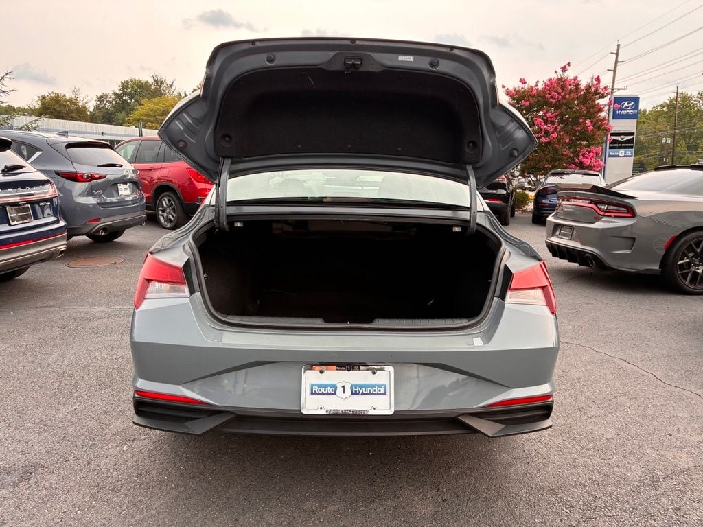 2022 Hyundai Elantra SEL - Photo 9