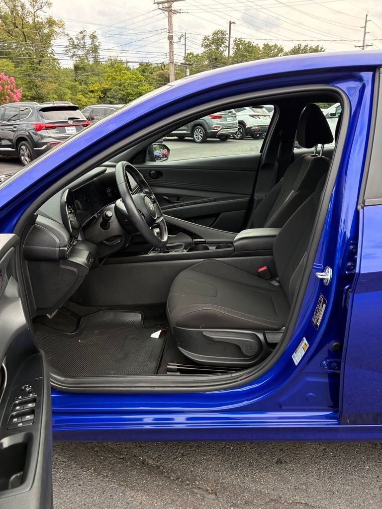 2025 Hyundai Elantra Blue - Photo 24
