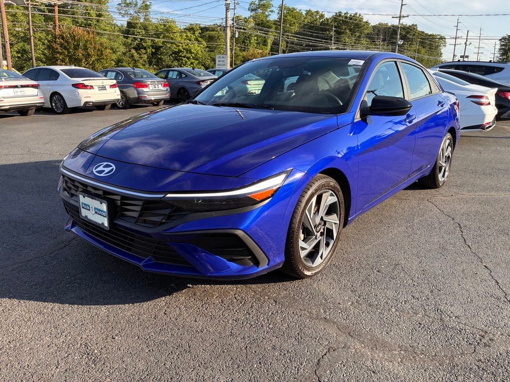 2025 Hyundai Elantra SEL - Photo 3