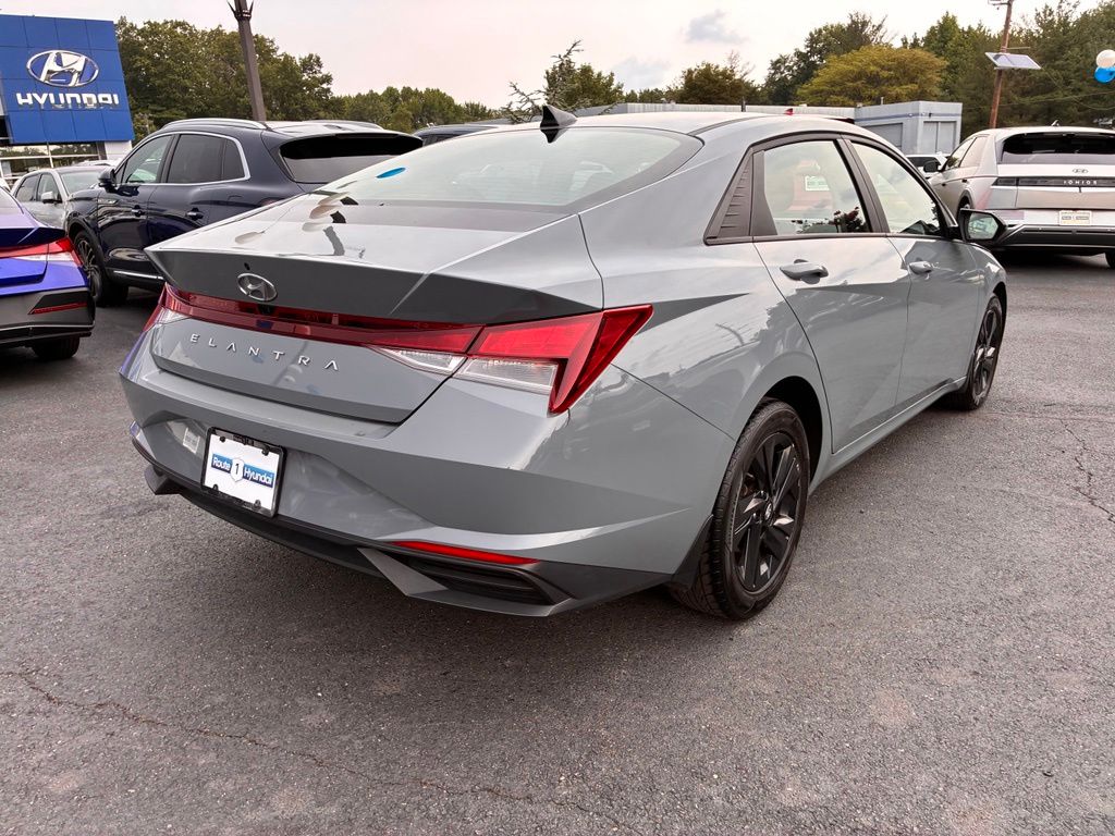 2022 Hyundai Elantra SEL - Photo 7