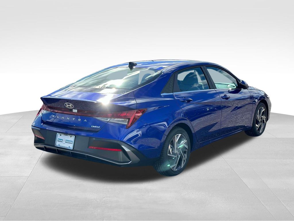 2025 Hyundai Elantra Limited photo 2