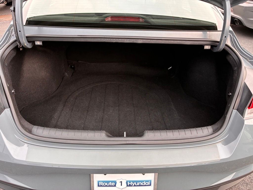 2022 Hyundai Elantra SEL - Photo 10