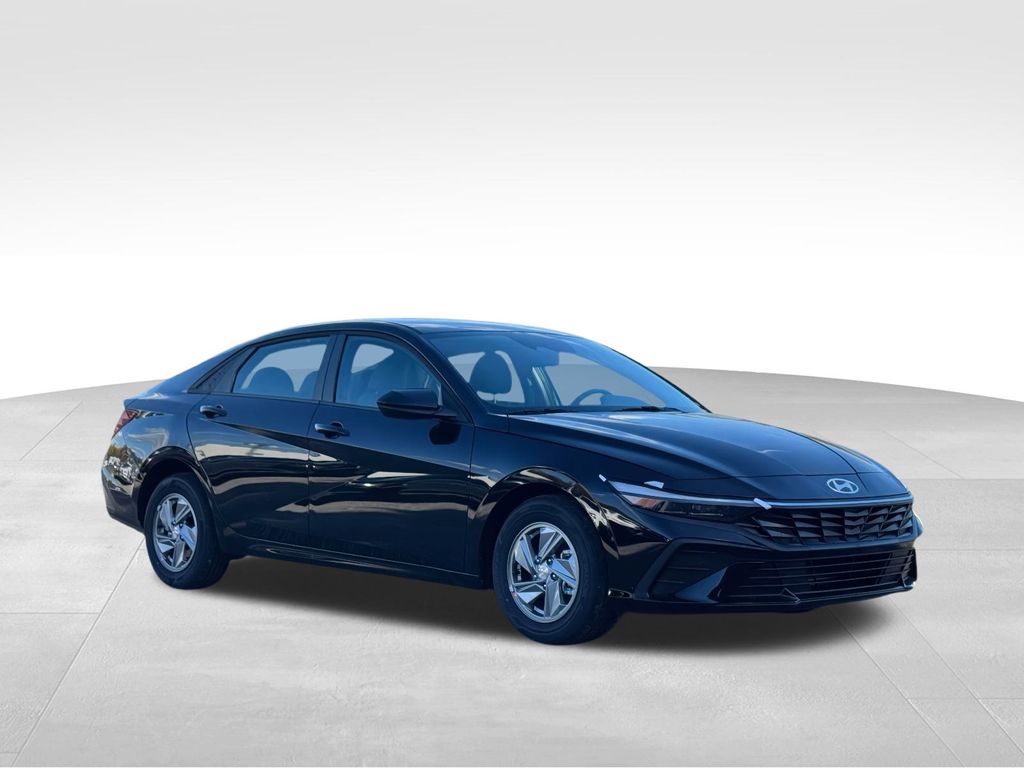 2025 Hyundai Elantra SE