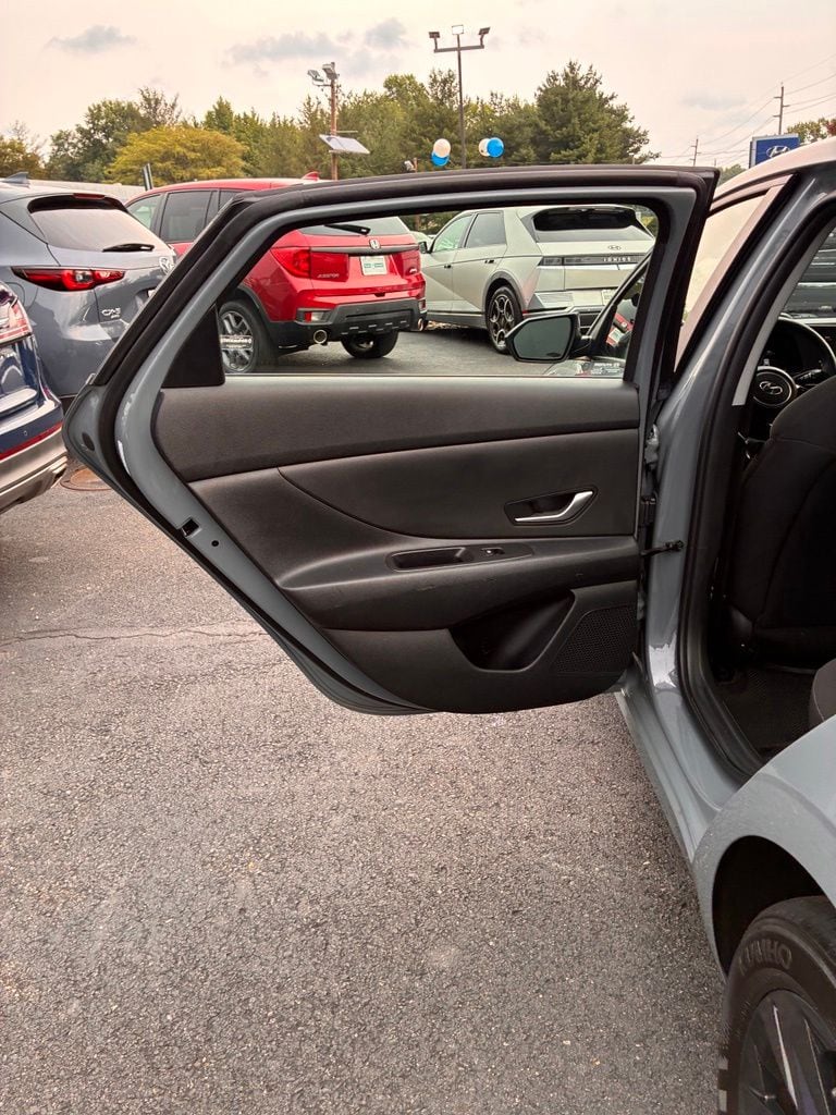 2022 Hyundai Elantra SEL - Photo 21
