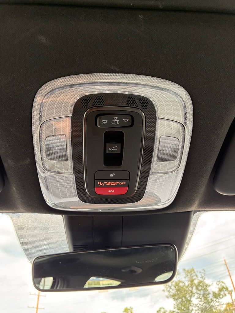 2025 Hyundai Elantra Limited - Photo 42