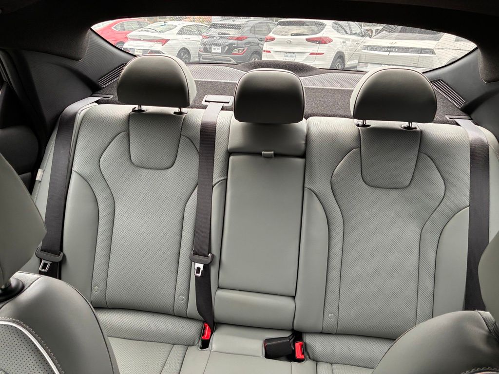 2025 Hyundai Elantra Limited - Photo 11