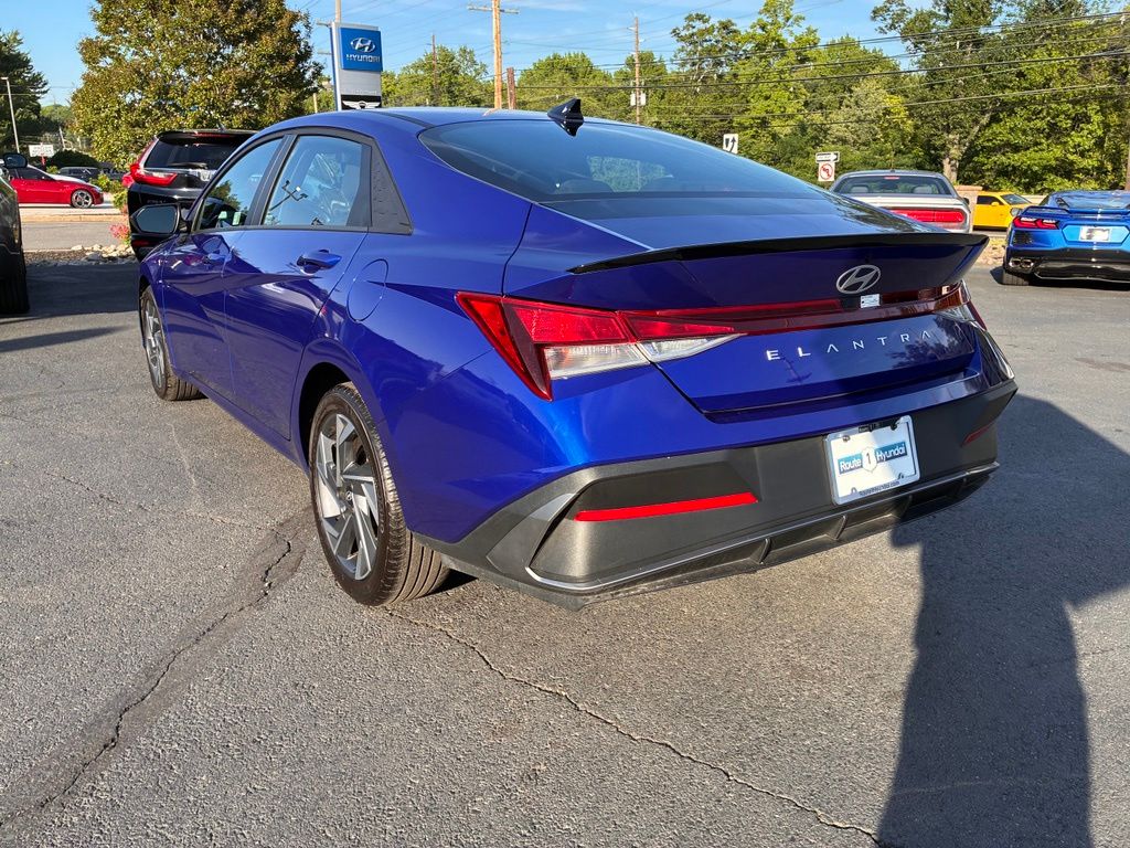 2025 Hyundai Elantra SEL - Photo 5