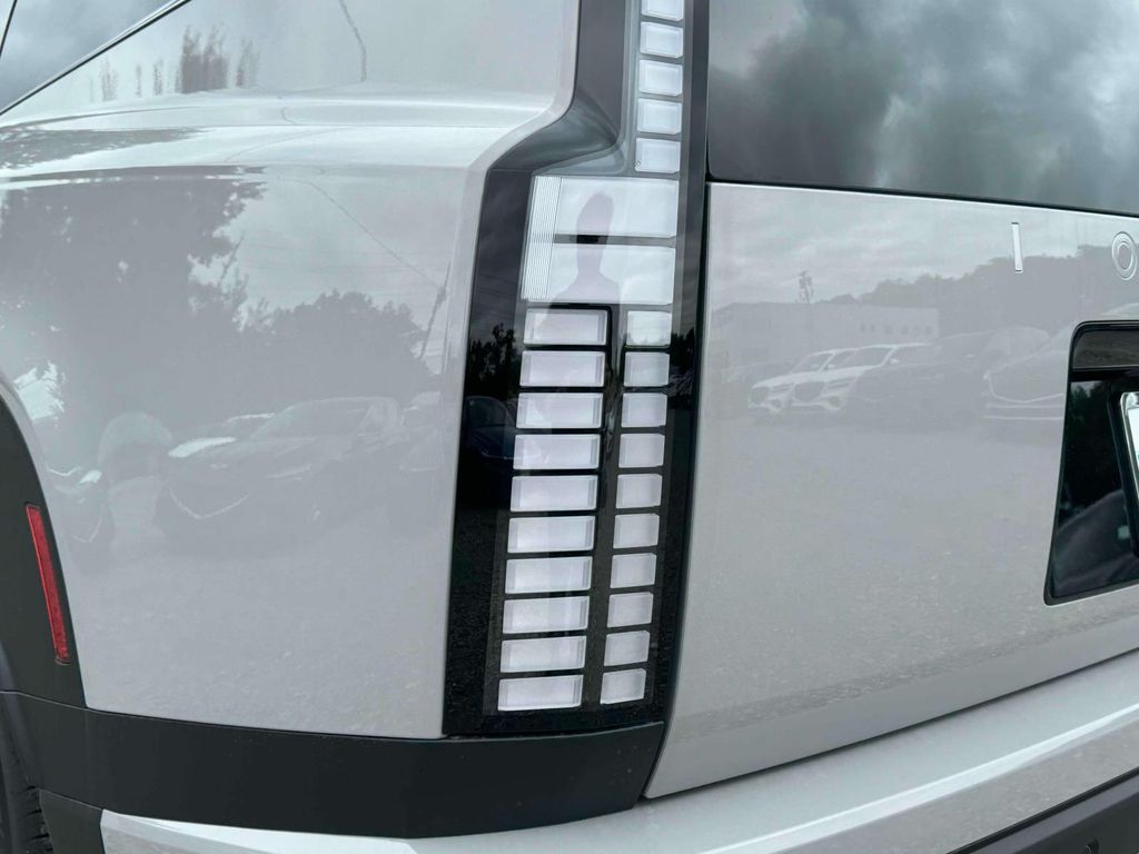 2026 Hyundai IONIQ 9 SE - Photo 8